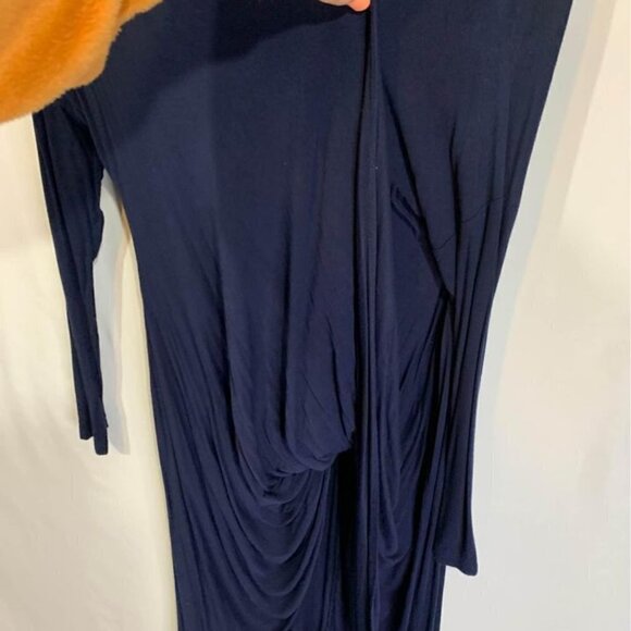 WOMAN’S long tunic crossover top. Navy blue. Size M. Longer in back. - Picture 4 of 9